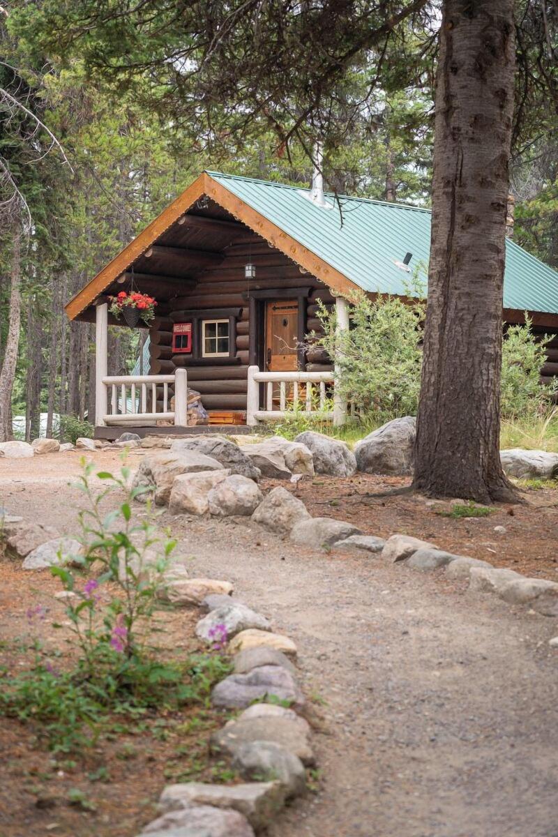 Storm Mountain Lodge Cabins Dining image