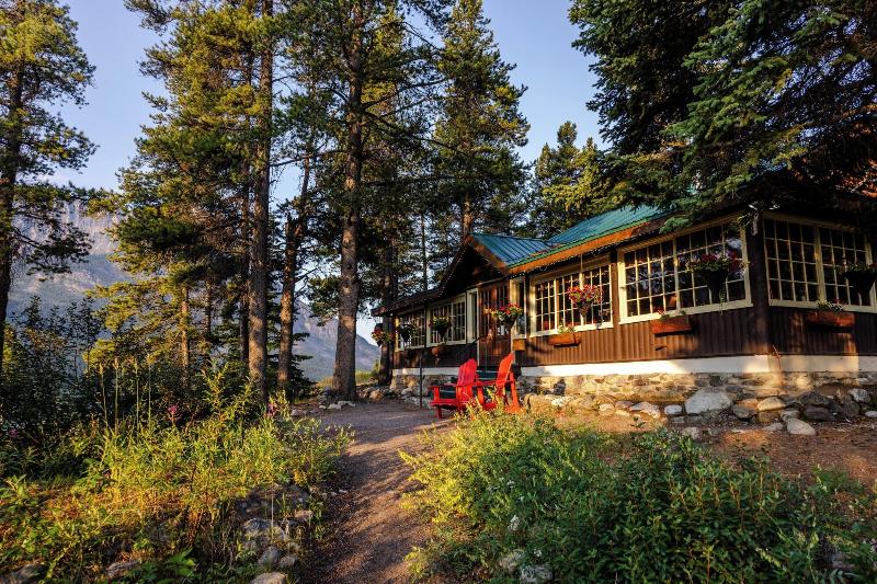 Storm Mountain Lodge Cabins Dining image