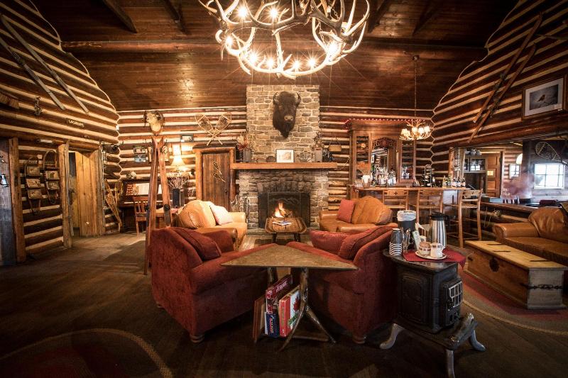 Storm Mountain Lodge Cabins Dining image