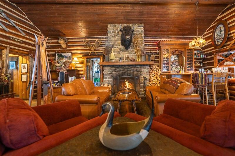 Storm Mountain Lodge Cabins Dining image