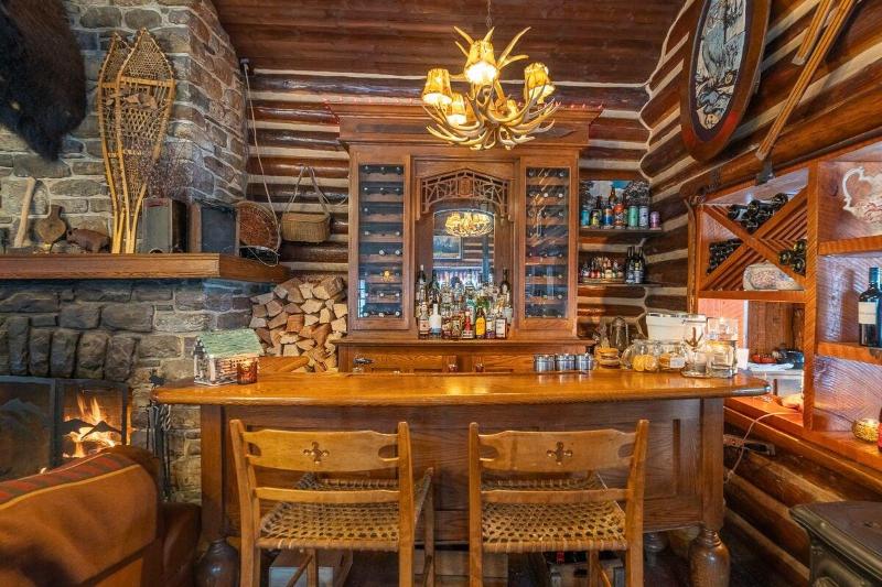 Storm Mountain Lodge Cabins Dining image
