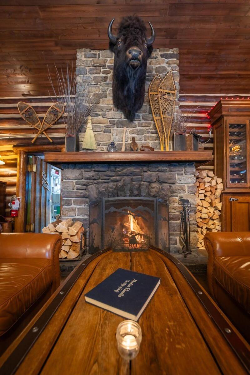 Storm Mountain Lodge Cabins Dining image