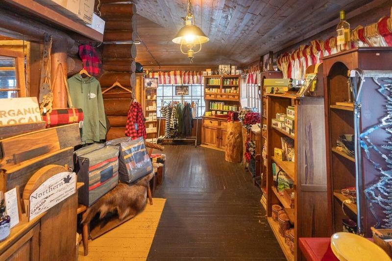 Storm Mountain Lodge Cabins Dining image