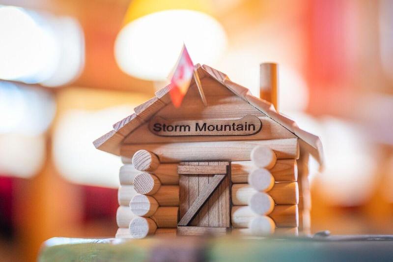 Storm Mountain Lodge Cabins Dining image