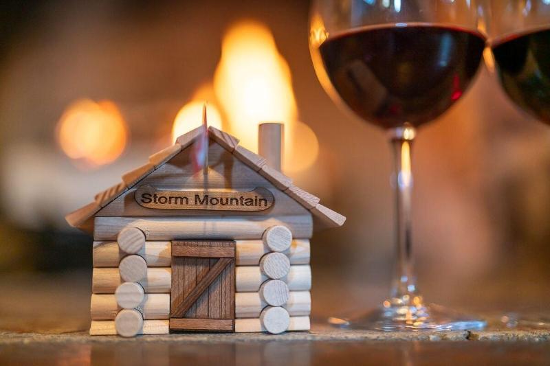 Storm Mountain Lodge Cabins Dining image
