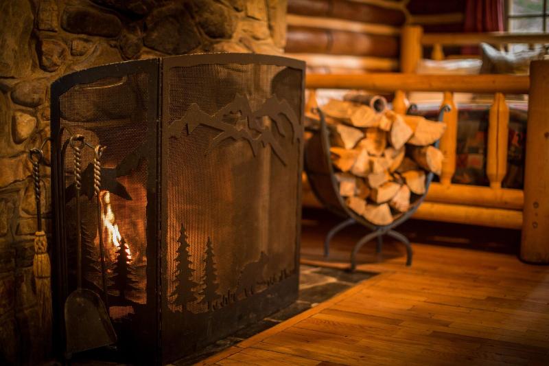 Storm Mountain Lodge Cabins Dining image