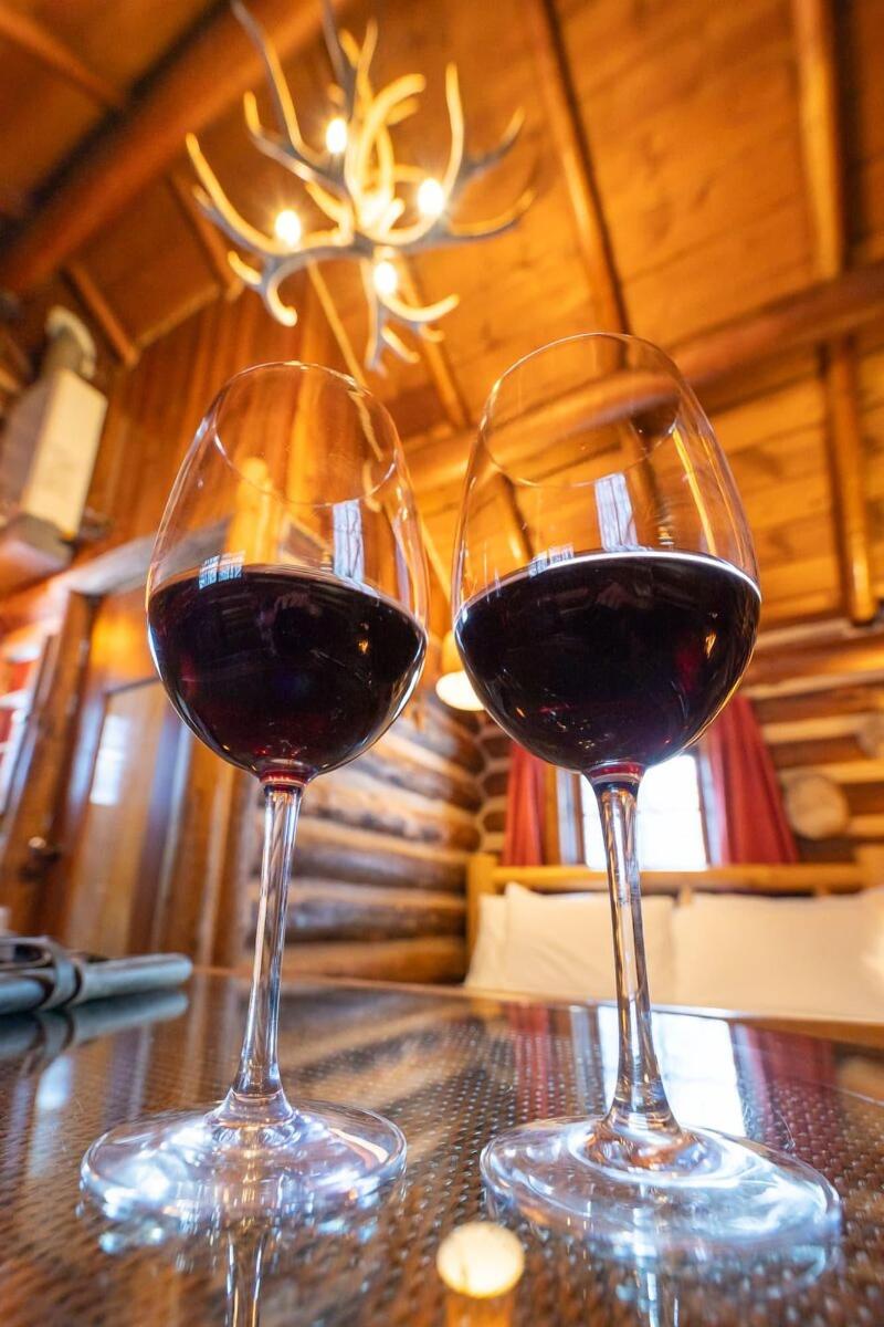 Storm Mountain Lodge Cabins Dining image