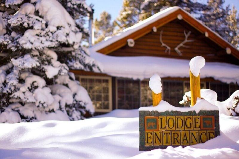 Storm Mountain Lodge Cabins Dining image