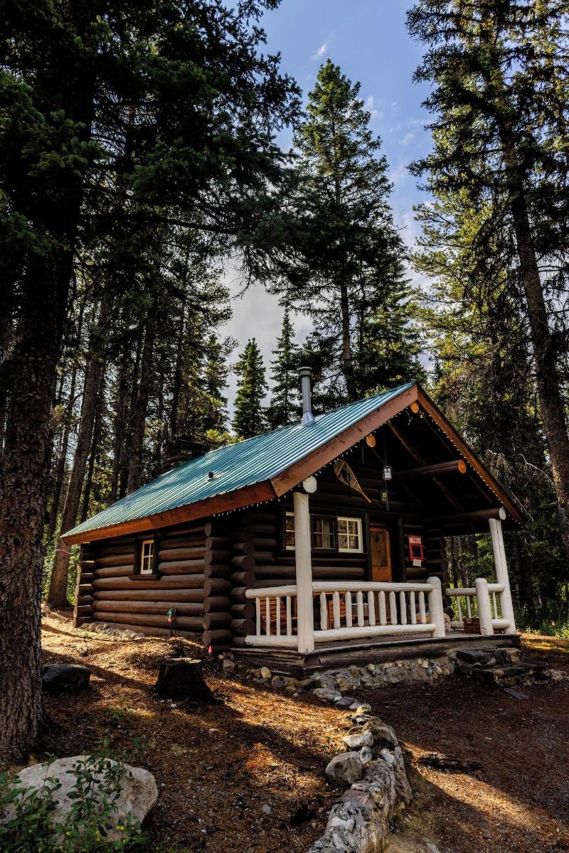 Storm Mountain Lodge Cabins Dining image