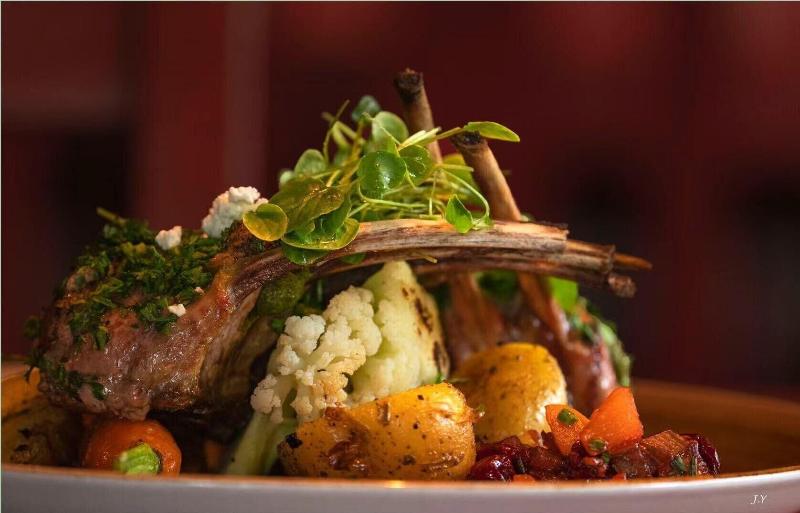 Storm Mountain Lodge Cabins Dining image