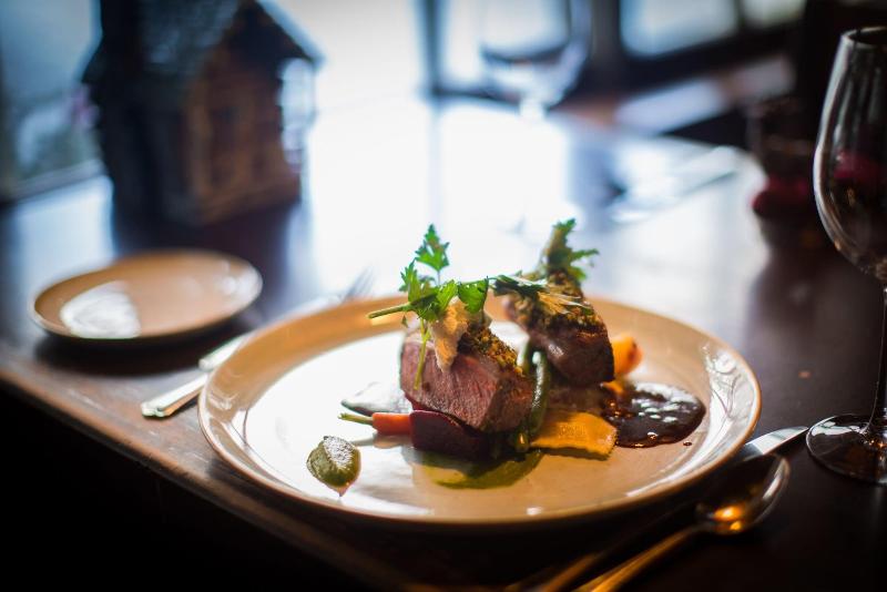 Storm Mountain Lodge Cabins Dining image