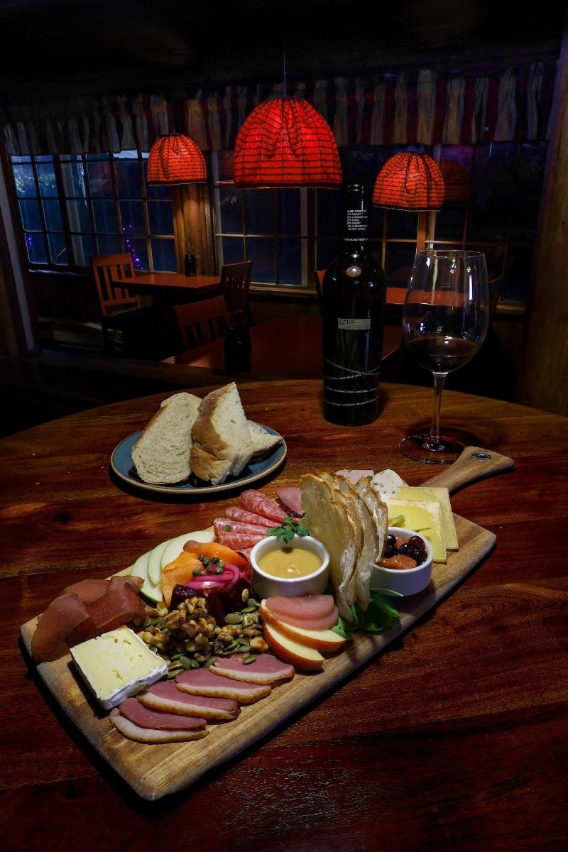 Storm Mountain Lodge Cabins Dining image