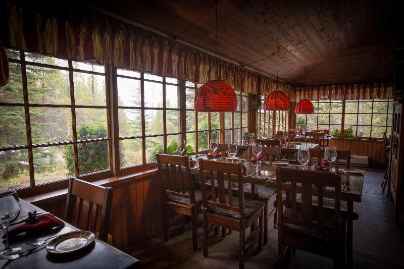 Storm Mountain Lodge Cabins Dining image