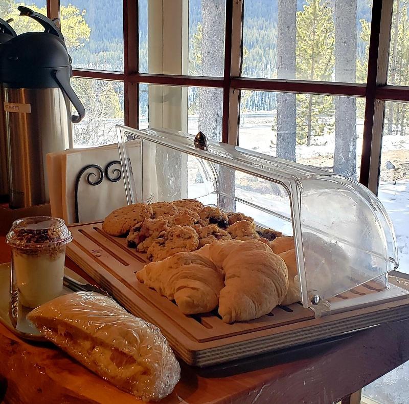 Storm Mountain Lodge Cabins Dining image
