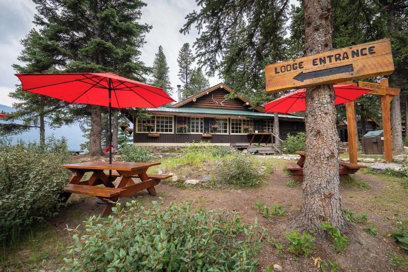Storm Mountain Lodge Cabins Dining image