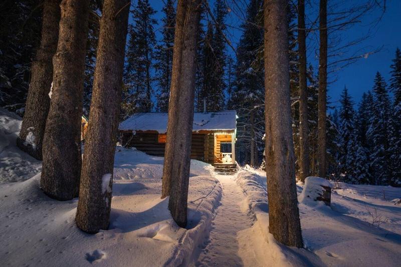 Storm Mountain Lodge Cabins Dining image