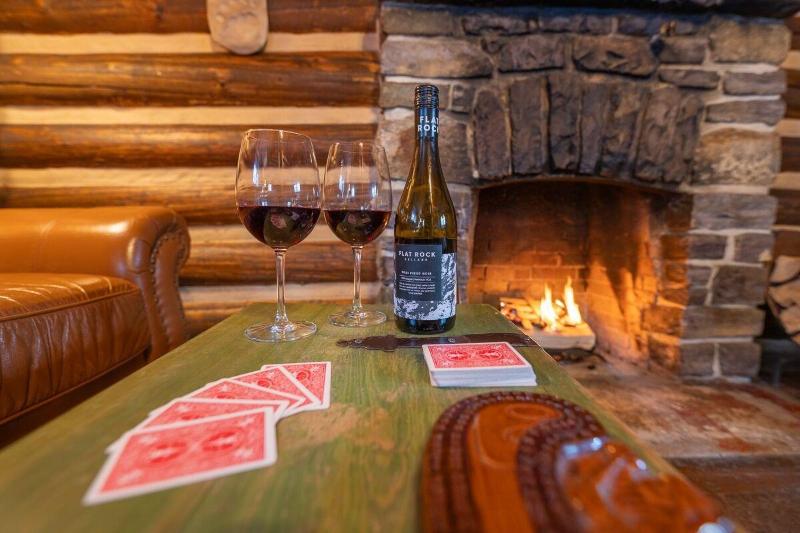 Storm Mountain Lodge Cabins Dining image