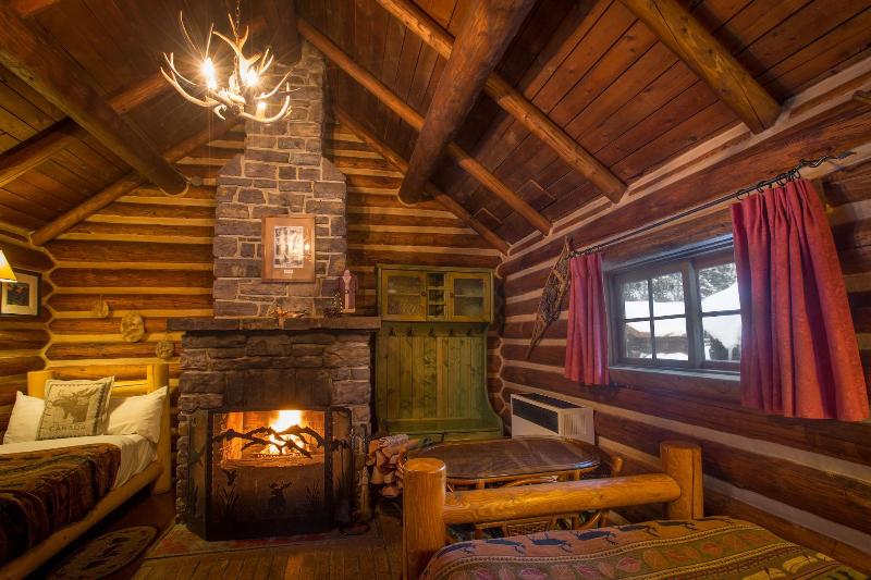 Storm Mountain Lodge Cabins Dining image