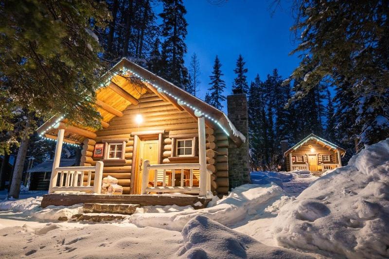 Storm Mountain Lodge Cabins Dining image