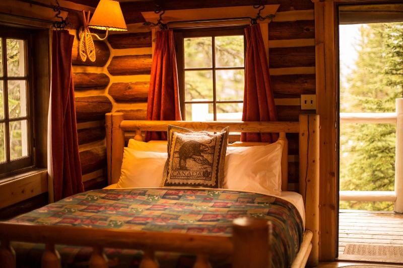 Storm Mountain Lodge Cabins Dining image