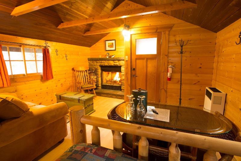Storm Mountain Lodge Cabins Dining image