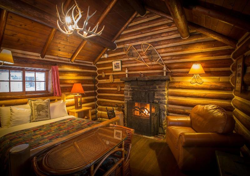 Storm Mountain Lodge Cabins Dining image