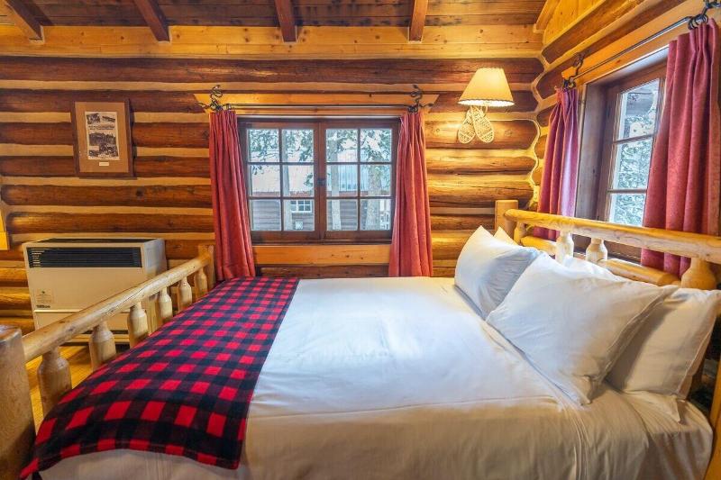 Storm Mountain Lodge Cabins Dining image