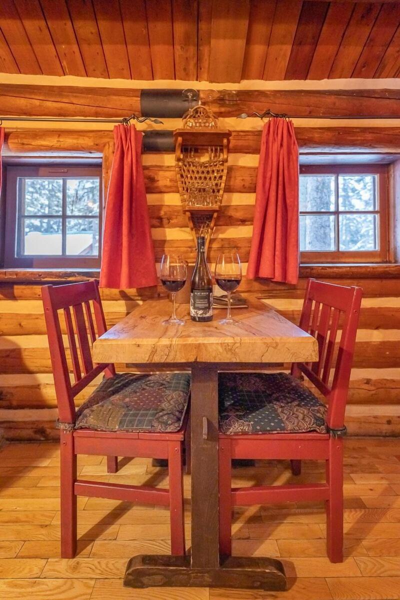 Storm Mountain Lodge Cabins Dining image