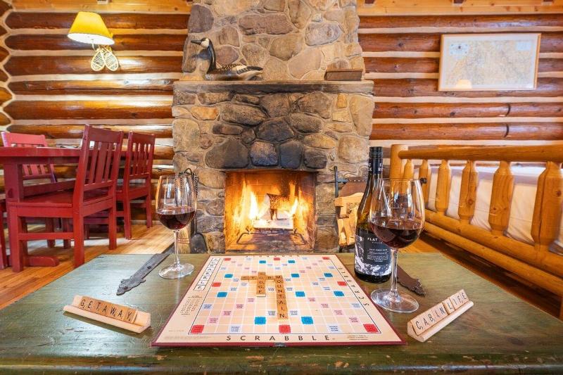 Storm Mountain Lodge Cabins Dining image