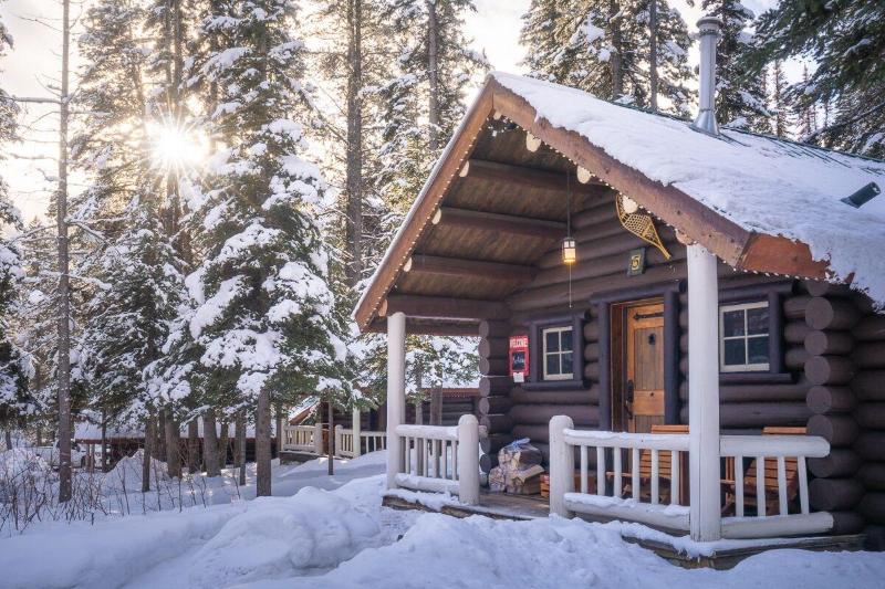 Storm Mountain Lodge Cabins Dining image