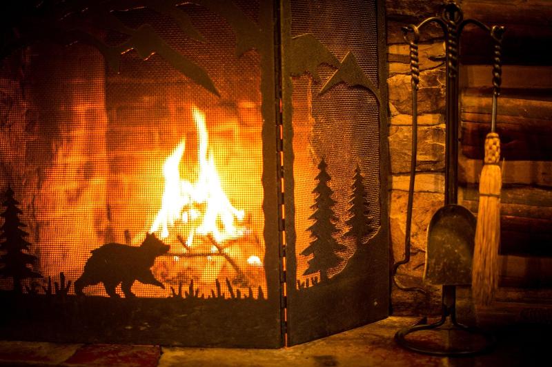 Storm Mountain Lodge Cabins Dining image