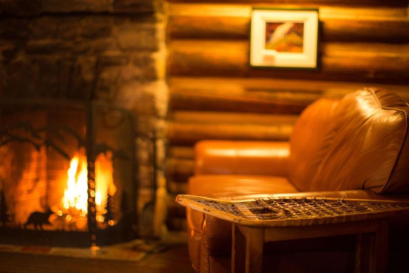 Storm Mountain Lodge Cabins Dining image