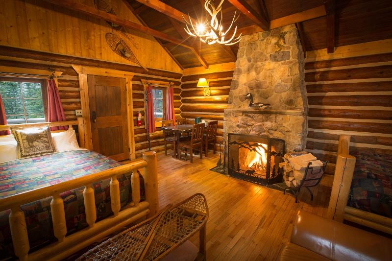 Storm Mountain Lodge Cabins Dining image