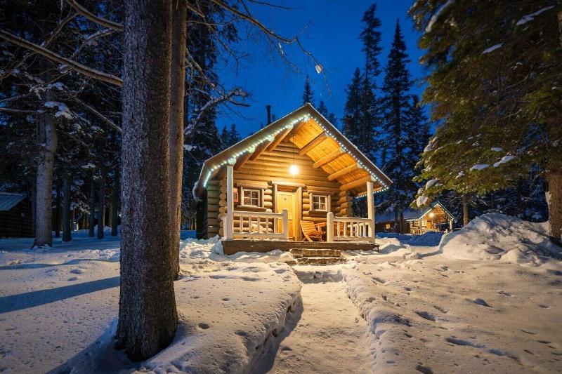 Storm Mountain Lodge Cabins Dining image