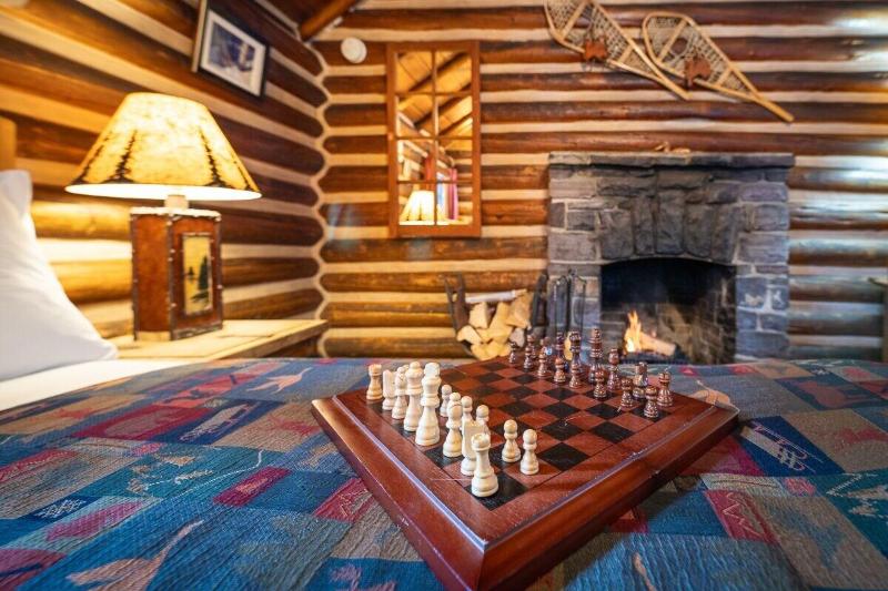 Storm Mountain Lodge Cabins Dining image