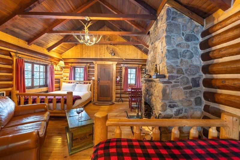 Storm Mountain Lodge Cabins Dining image