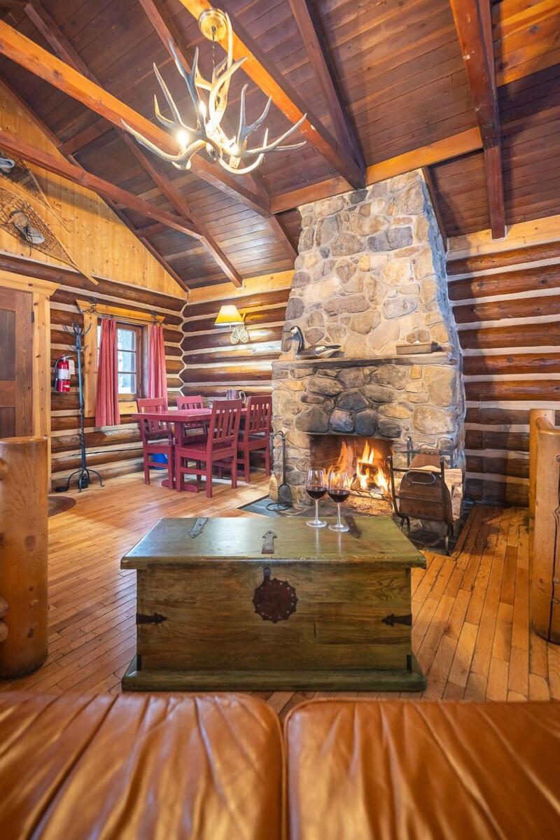 Storm Mountain Lodge Cabins Dining image