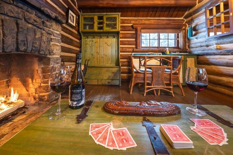 Storm Mountain Lodge Cabins Dining image