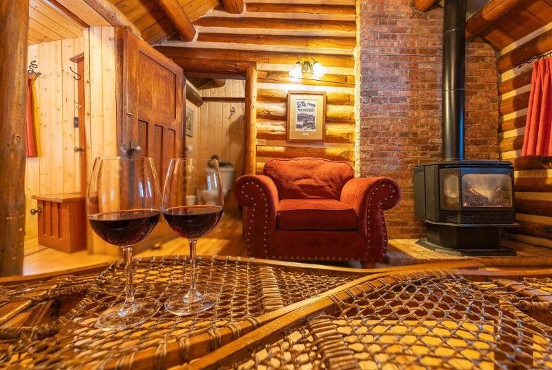 Storm Mountain Lodge Cabins Dining image