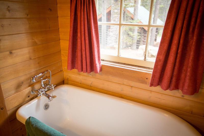 Storm Mountain Lodge Cabins Dining image