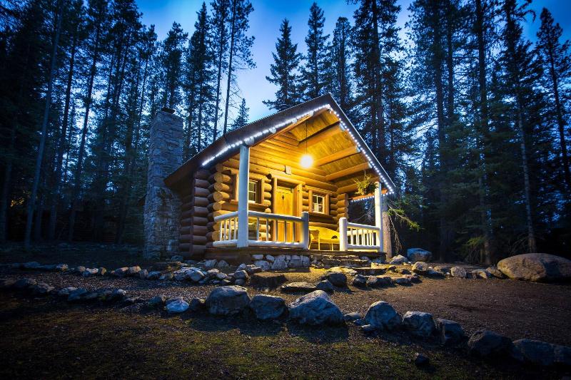 Storm Mountain Lodge Cabins Dining image