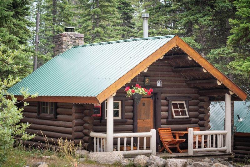 Storm Mountain Lodge Cabins Dining image