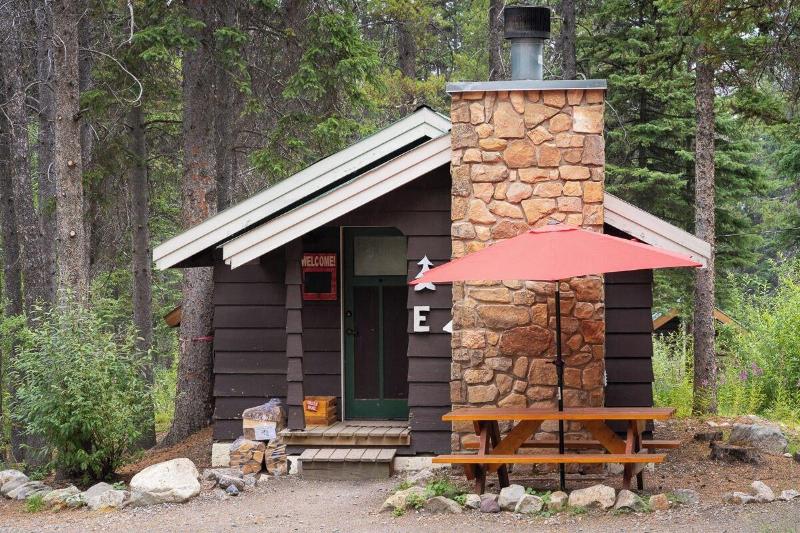 Storm Mountain Lodge Cabins Dining image
