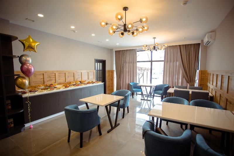 Aurum Hotel image