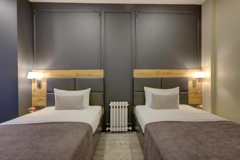 Aurum Hotel image