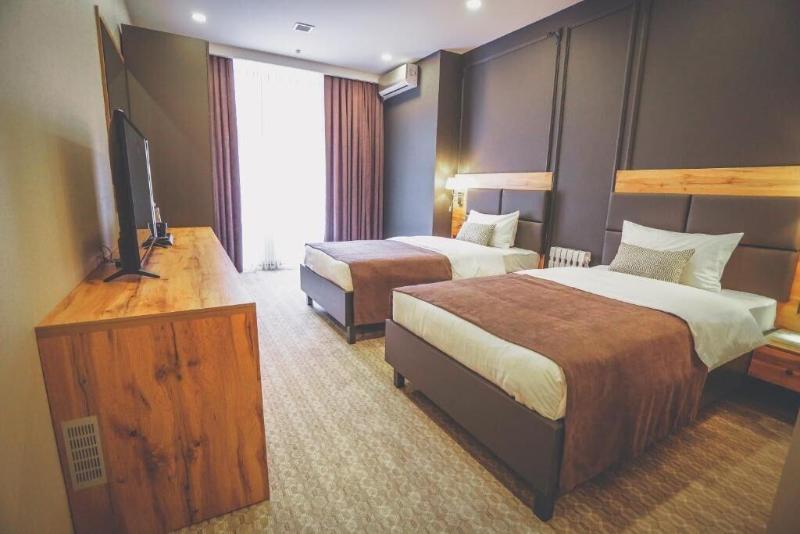 Aurum Hotel image