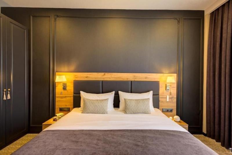 Aurum Hotel image