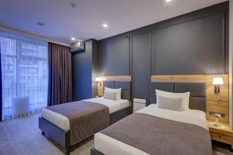 Aurum Hotel image