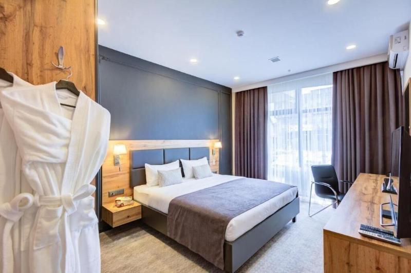 Aurum Hotel image
