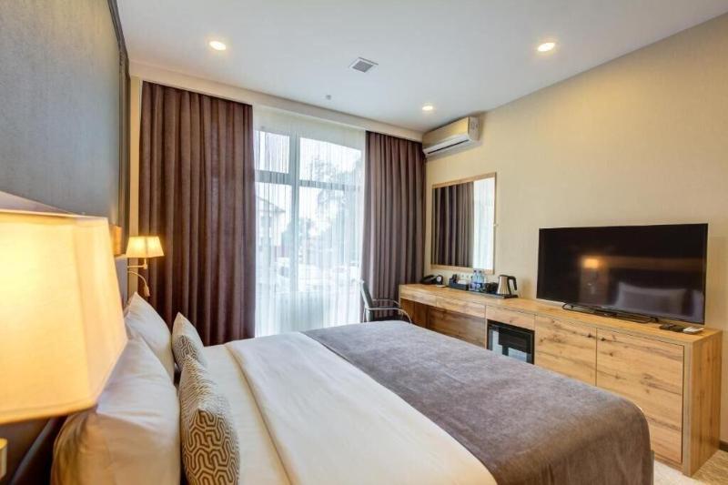 Aurum Hotel image